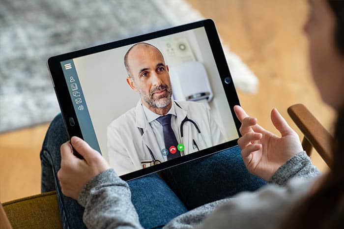 ¿Por qué ponerse en contacto con un médico en línea?